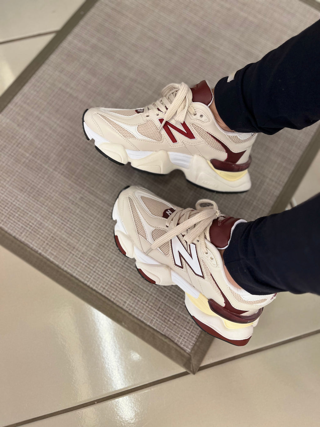 NEW BALANCE 9060 CHERRY /USE BELA MORENA
