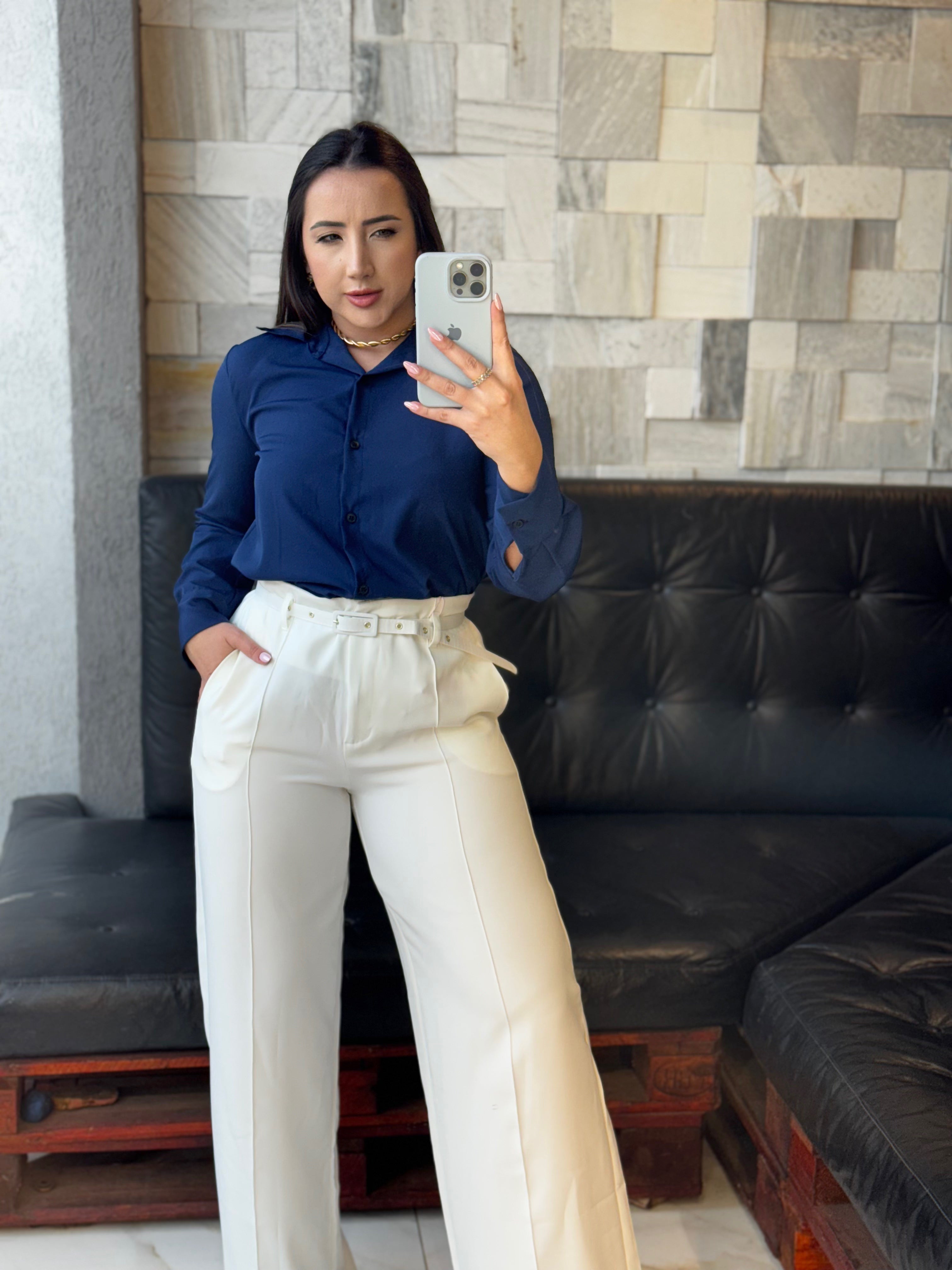 Camisa Social Sara | A Elegância Versátil da Bela Morena